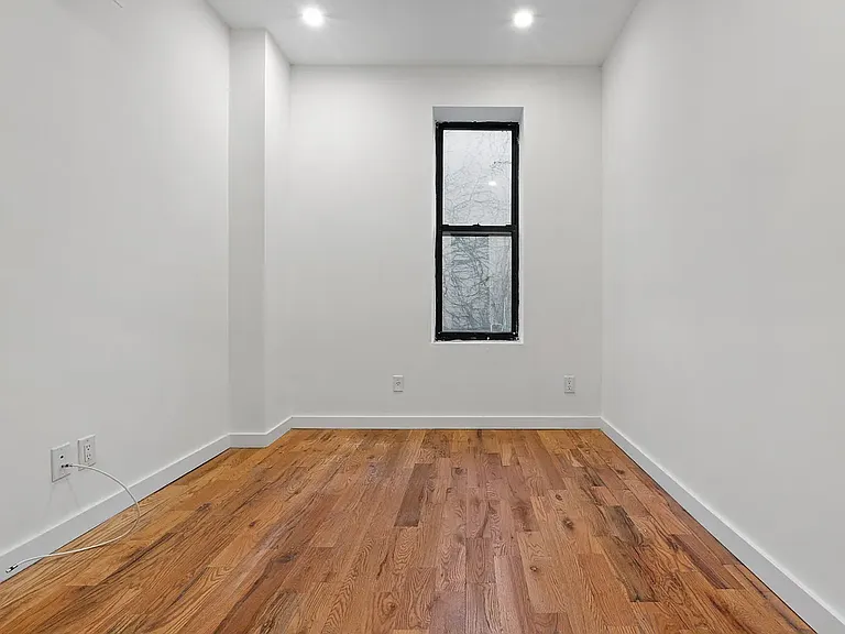 453 Irving Ave #1B — Photo 3