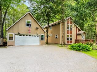 4116 Winona Dr, Pocono Lake, PA 18347