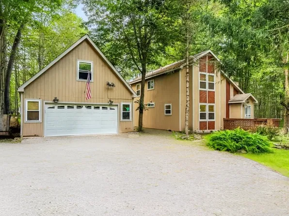 4116 Winona Dr, Pocono Lake, PA 18347