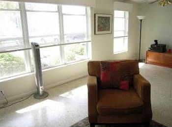4th image of 667 Everglade Dr
