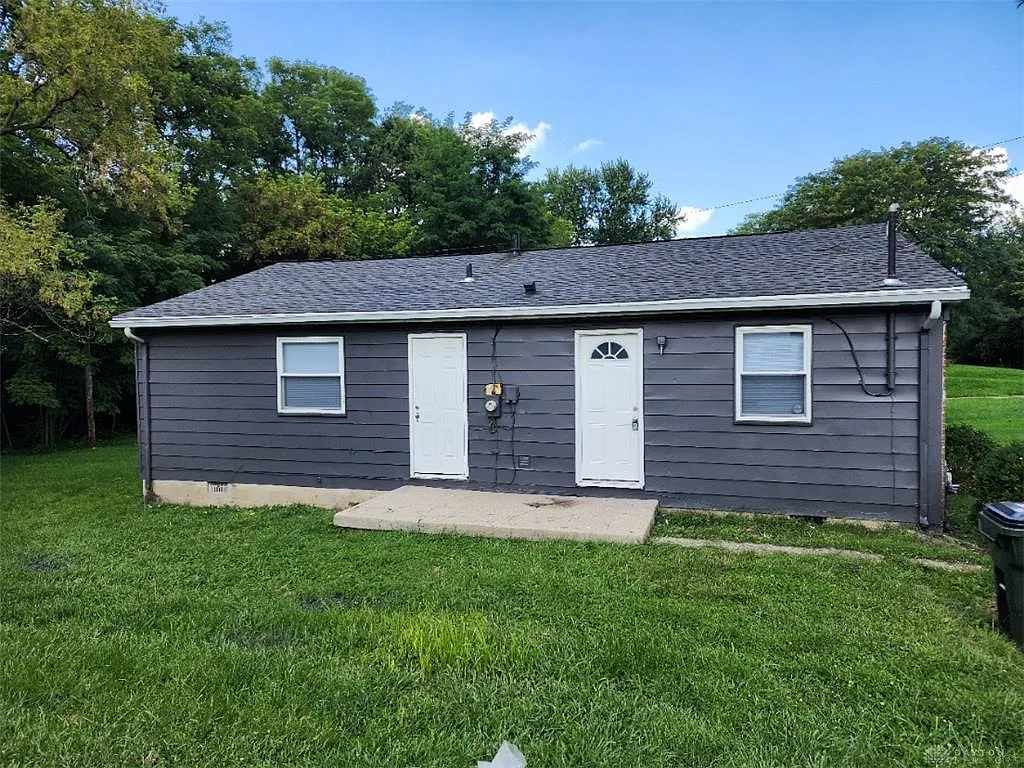 3 bed, 1.0 bath, 1014 sqft, $1,300 — Photo 2