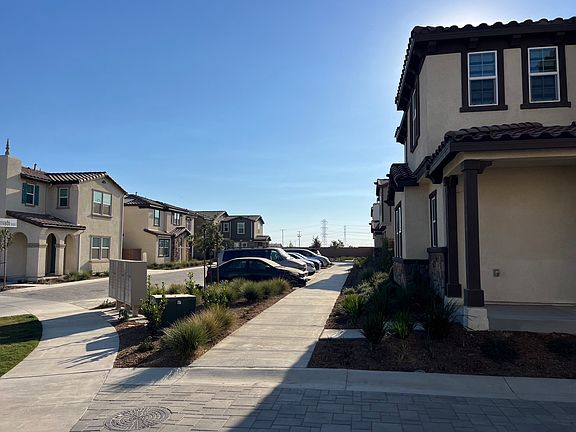 4th image of 3959 E La Jolla St