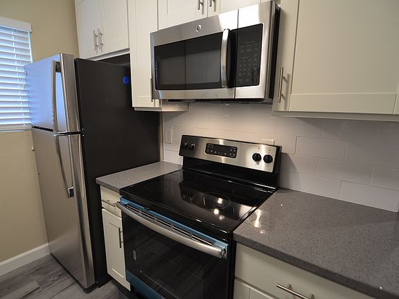 3rd image of 210 Armour Ave APT 4