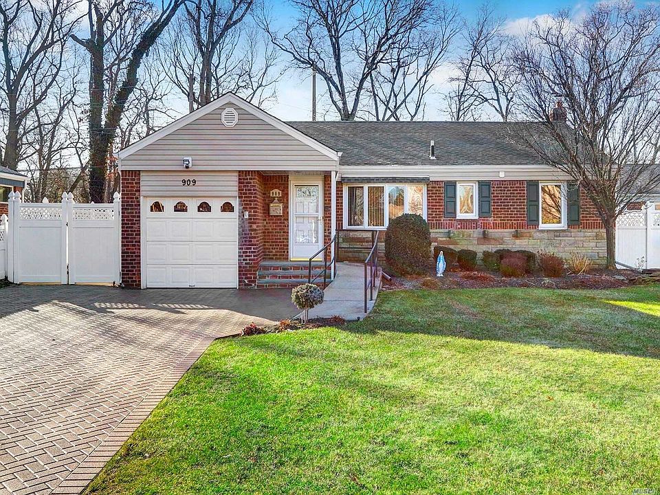 1st image of 909 Catalpa Dr