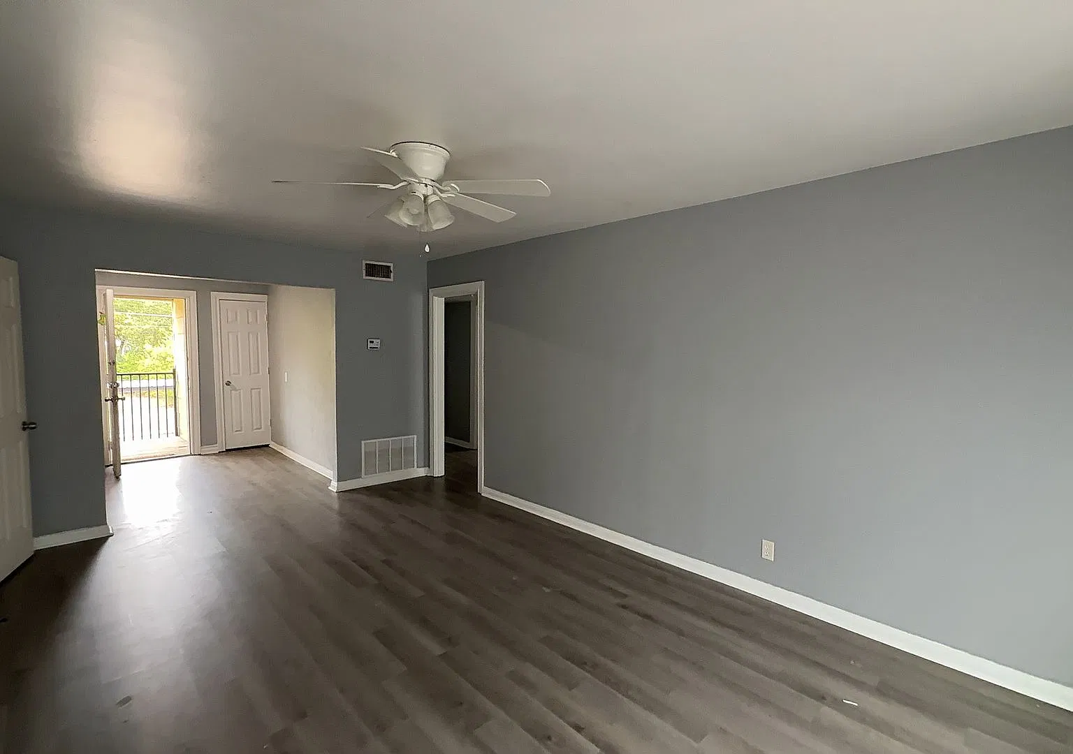 2 bed, 858 sqft, $850 — Photo 2