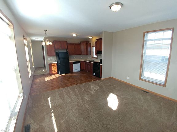 5th image of 62 Cherry Ln