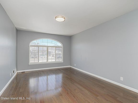 4th image of 2046 Richmond Ave