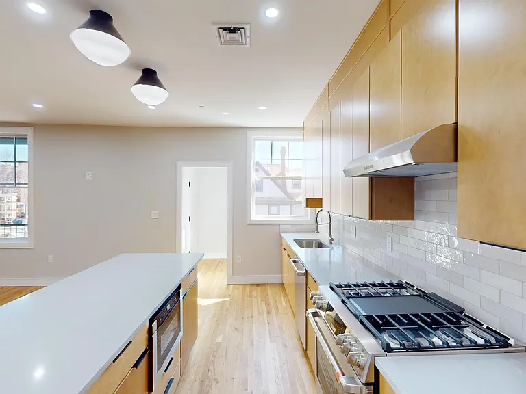 145 Sutherland Rd #3 — Photo 5