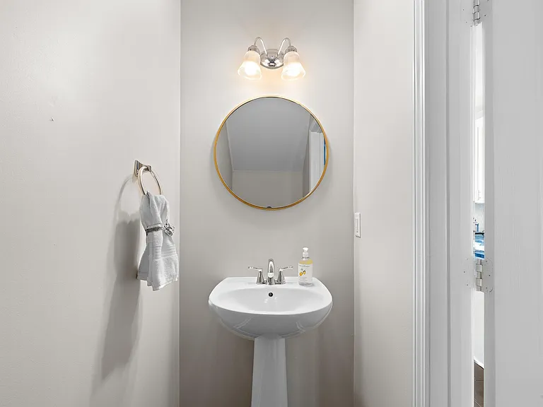 120 Point Comfort Ln — Photo 19