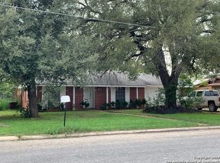 710 E Trinity St, Pearsall, TX 78061