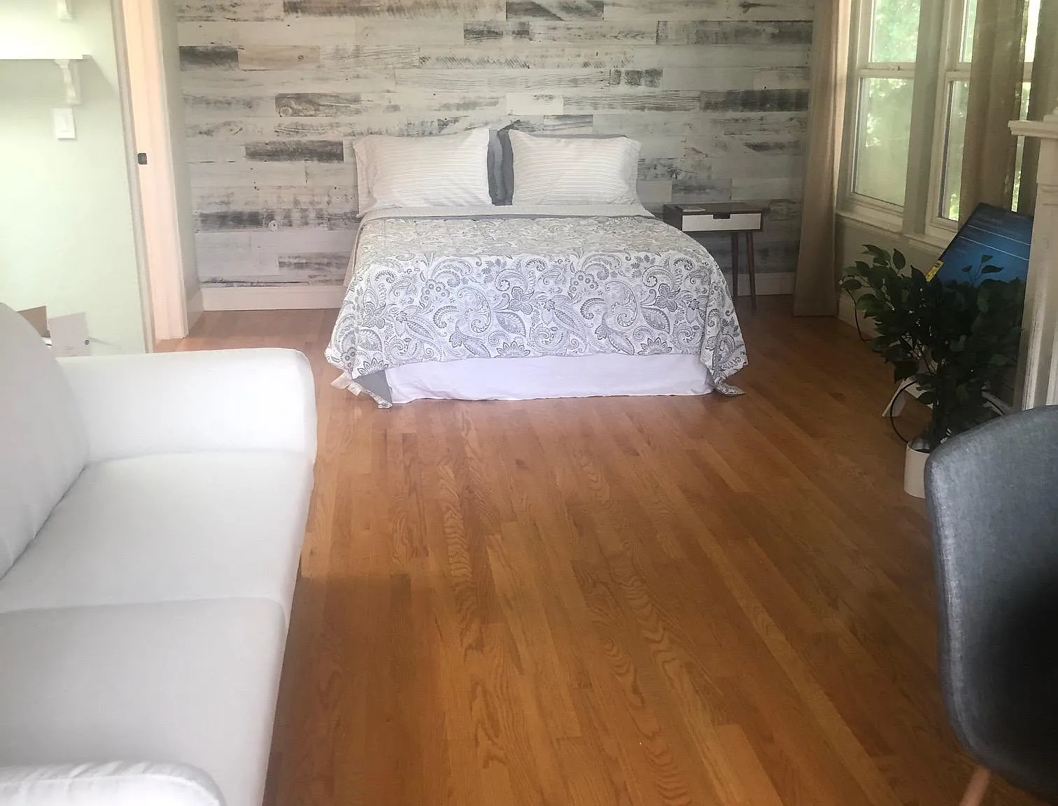 Studio, 450 sqft, $3,100 — Photo 4