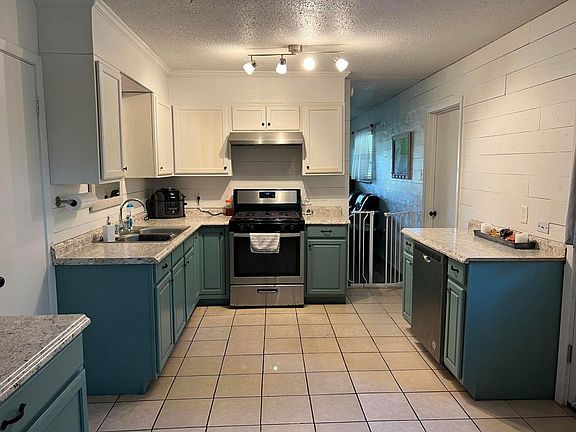 3rd image of 602 Juniper St