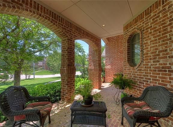 4th image of 2320 Hollyhill Ln