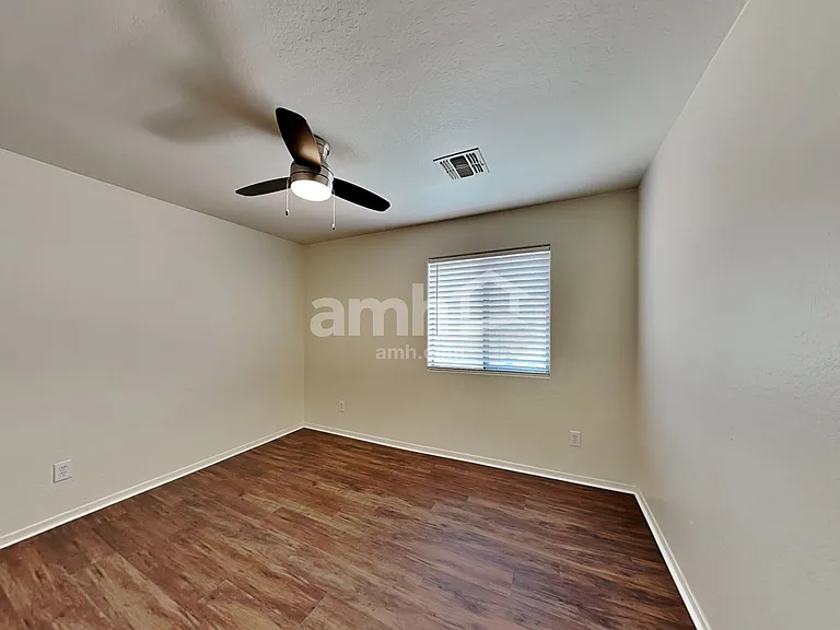 2827 S 74th Dr — Photo 18