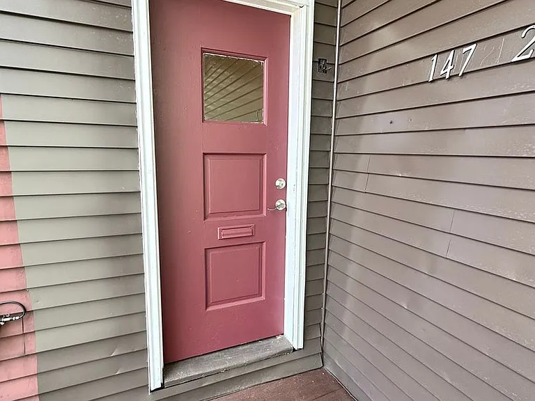 147 Virginia Ave — Photo 2