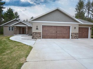 5310 Hunters Ridge Dr, Wisconsin Rapids, WI 54494