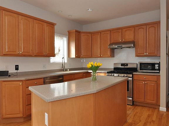 4th image of 5693 Kinsale Dr
