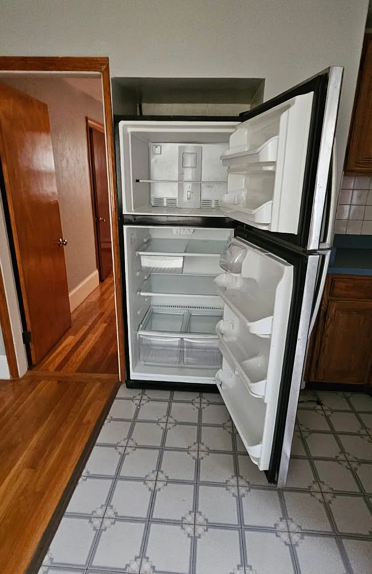 3 bed, 1000 sqft, $2,600 — Photo 2