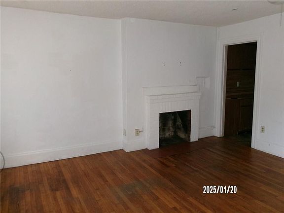 3rd image of 100 Bowen St APT 1W