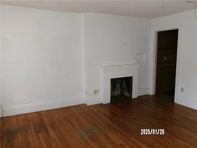 100 Bowen St #1W — Photo 3
