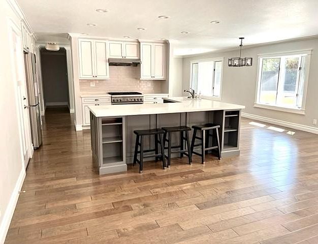 Large island with seating for 3.