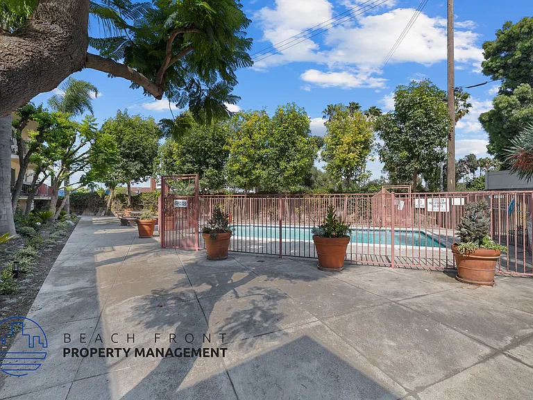 3320 Redondo Beach Blvd — Photo 9