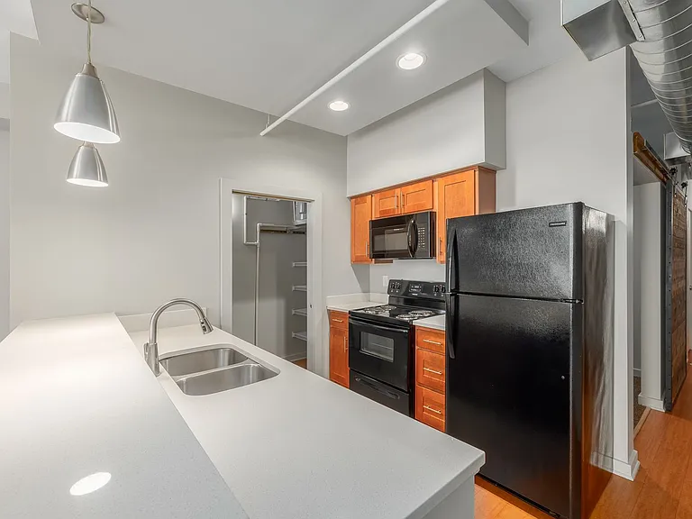 Innerbelt Lofts — Photo 40