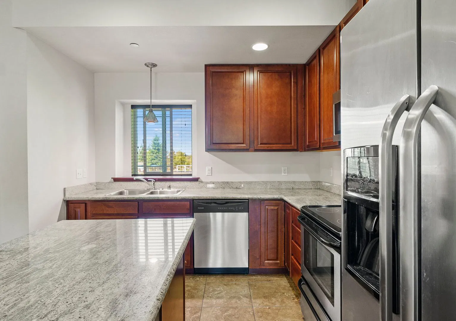 Beautiful Townhomes — Photo 2