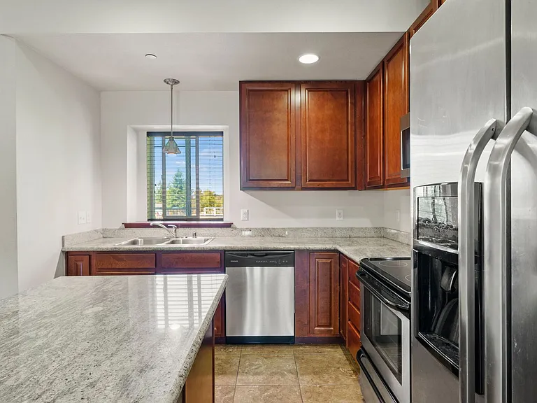 Beautiful Townhomes — Photo 2