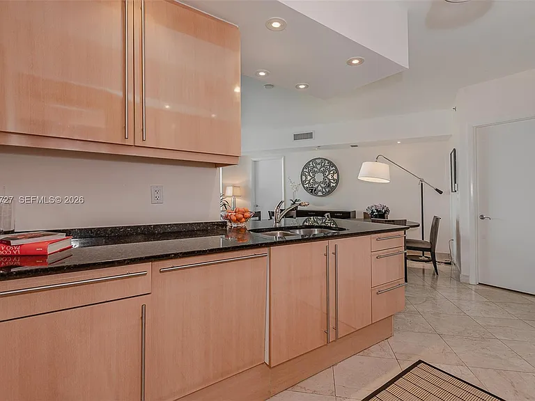 1000 S Pointe Dr #906 — Photo 11