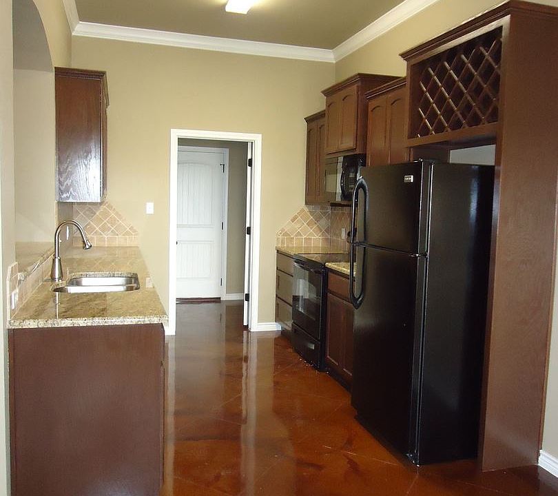1st image of 402 Stoneridge