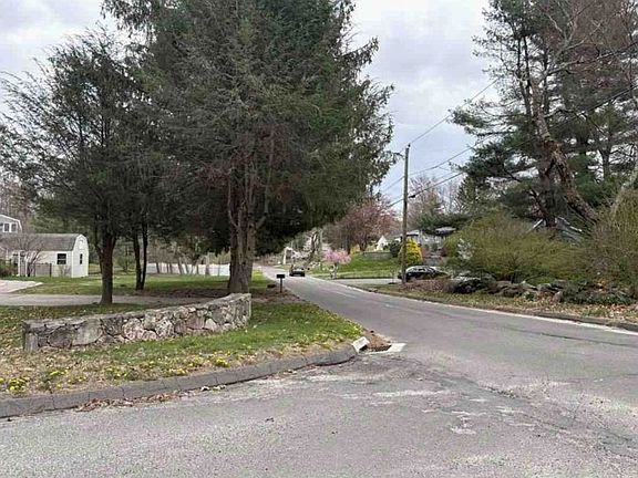 Exterior Neighborhood (street photo)