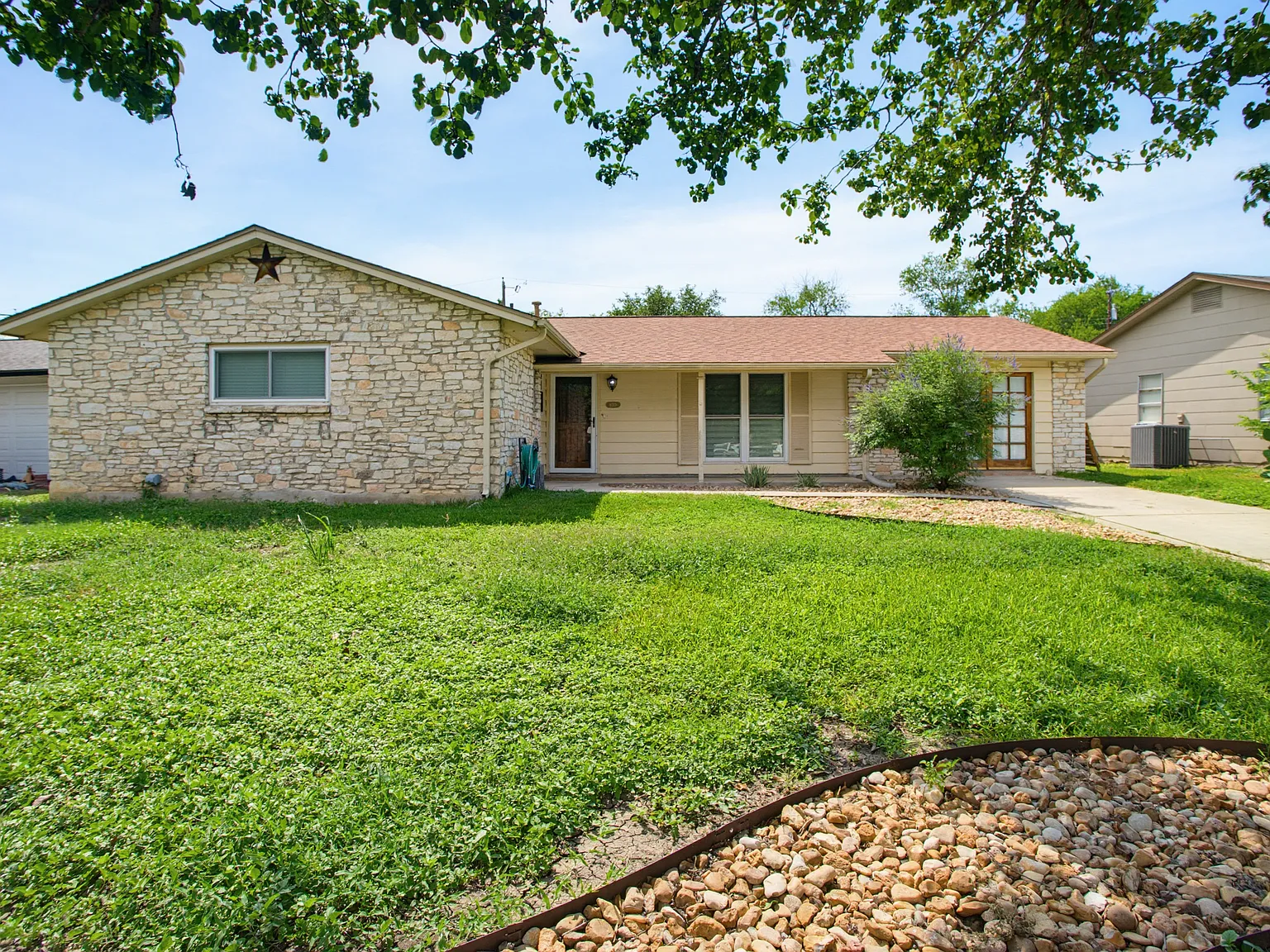 3 bed, 1649 sqft, $1,750 — Photo 1