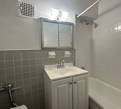 5th image of 10915 37th Ave APT 4B