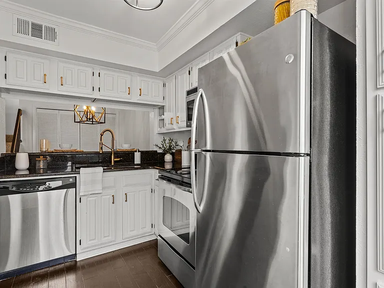 3100 Fairfield Ave #12A — Photo 8