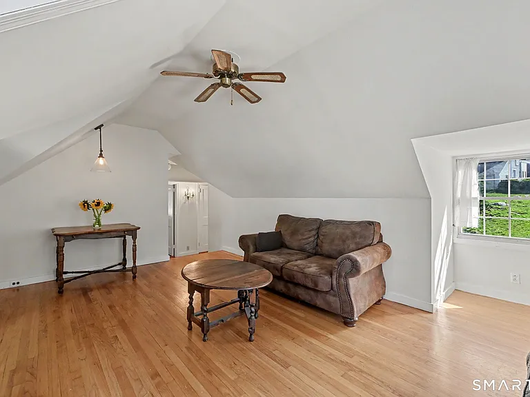 723 Riverbank Rd #GARAGE COTTAGE — Photo 9
