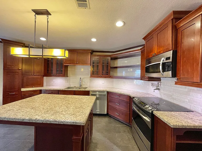 2404 Southport Dr — Photo 9