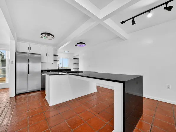 Four Oaks Apartments