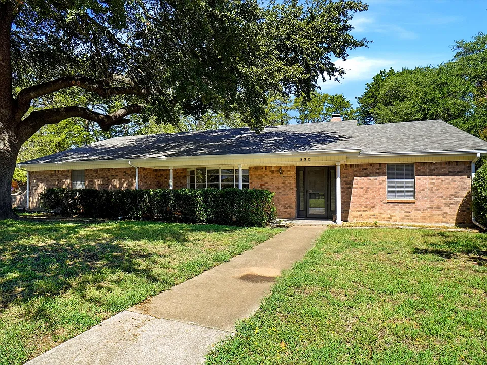 832 Overhill Dr