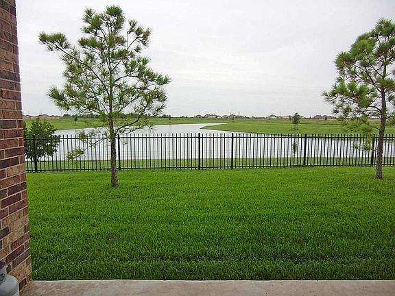 This Is Your Backyard * Enjoy The Lake View * Great Location On Cul-De-Sac Street