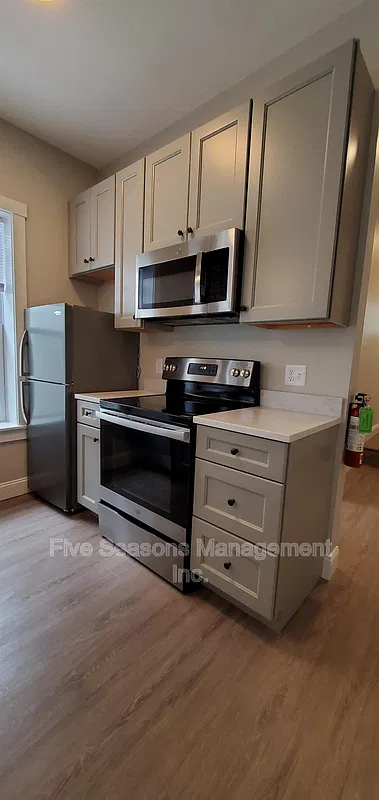 1 bed, 1.0 bath, 586 sqft, $1,900 — Photo 2