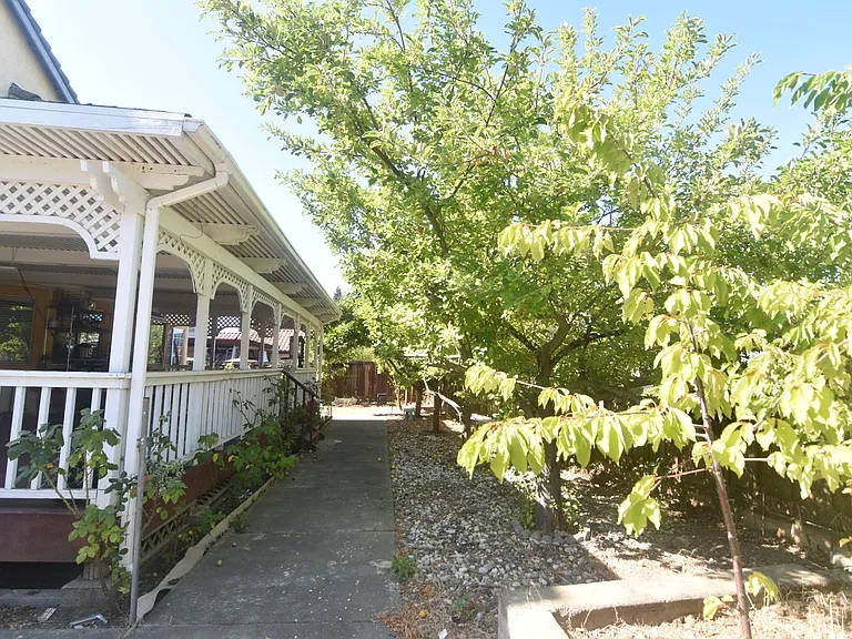 1907 Summit Dr — Photo 15