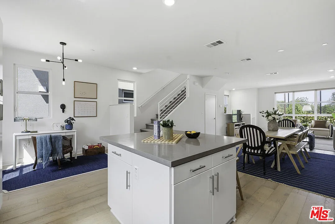 4 bed, 4.0 bath, 1830 sqft, $5,500 — Photo 4