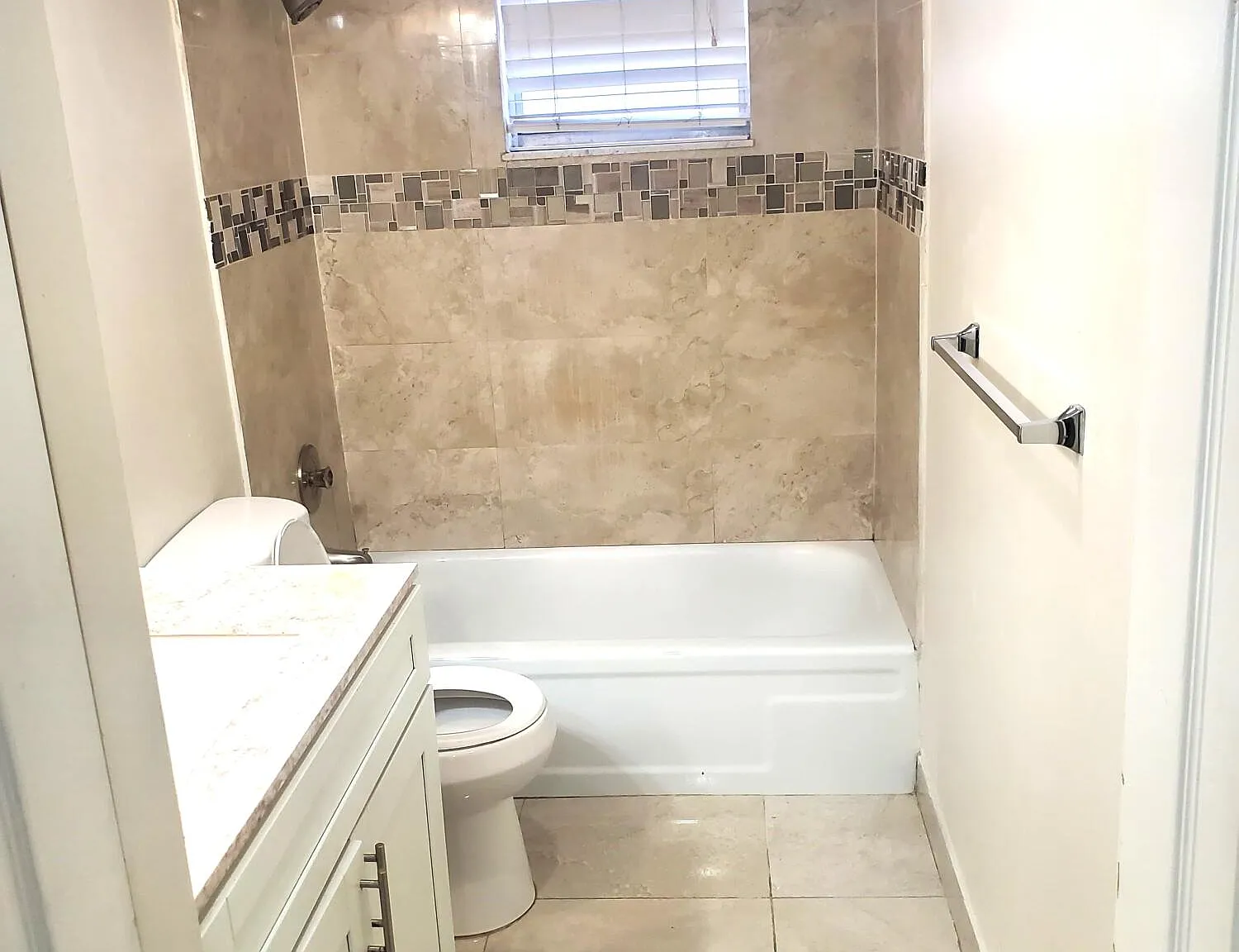 2 bed, 2.0 bath, 1260 sqft, $2,100 — Photo 2