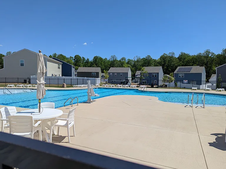135 S Meyers Ct — Photo 2