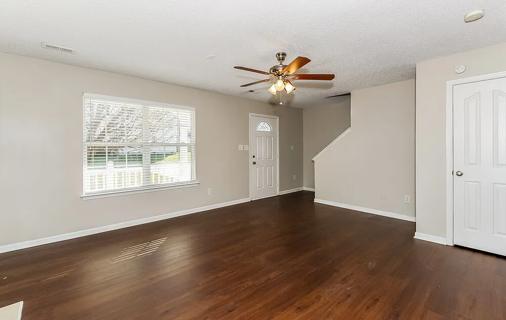 3 bed, 2.5 bath, 1490 sqft, $2,660 — Photo 4