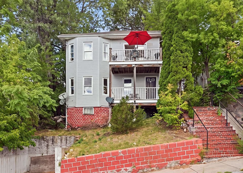 1st image of 10 Fremont Ave #1