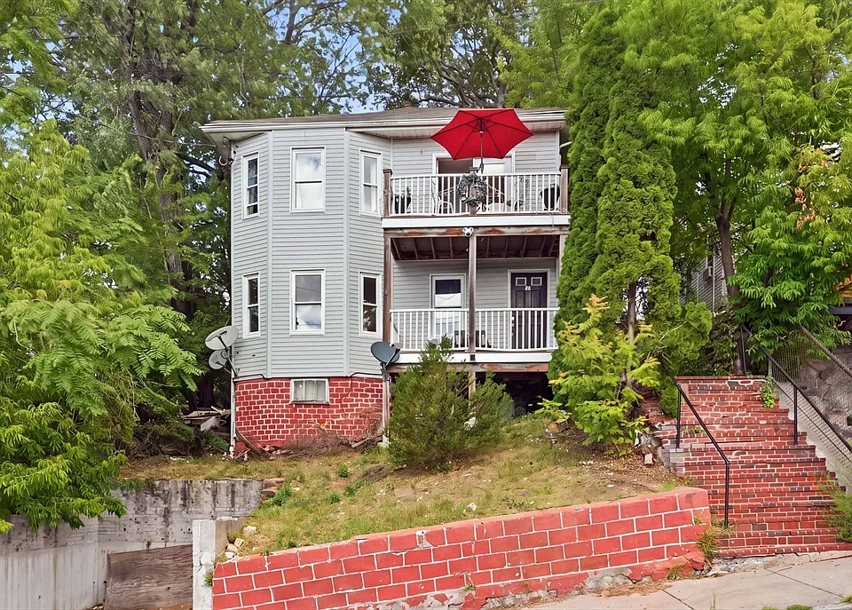 10 Fremont Ave #1