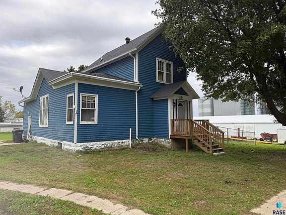 3rd image of 113 Nevada Ave