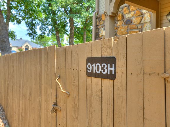 3rd image of 9103 S Urbana Ave #3H